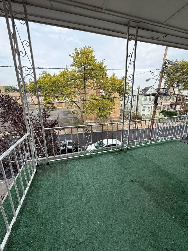 Building Photo - 163 BIDWELL Ave