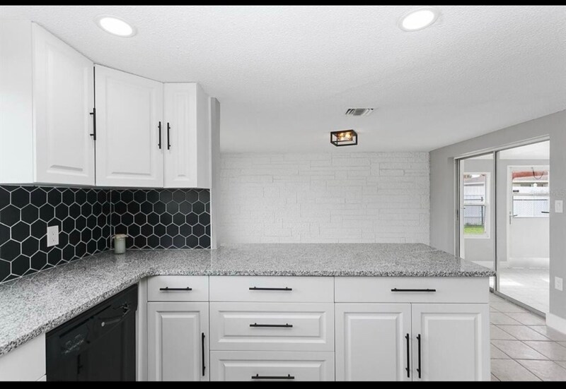 Building Photo - 9200 Chantilly Ln