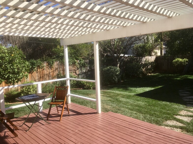 Spacious Yard - 14656 Morrison St