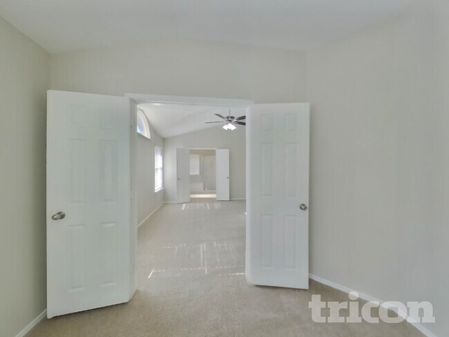 Building Photo - 347 Foster Ln