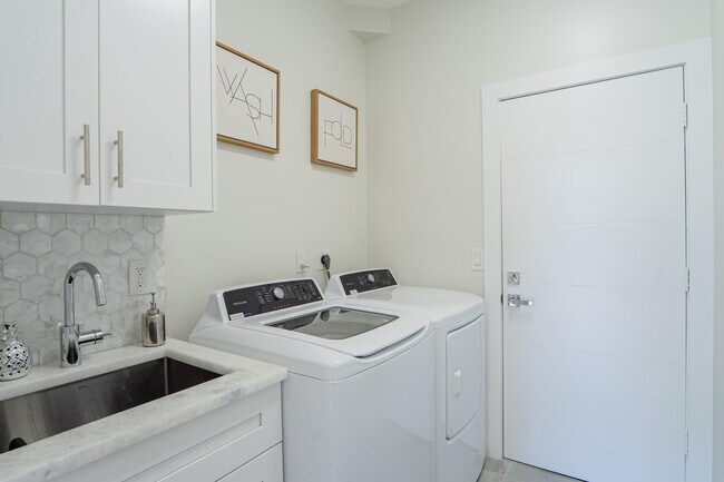 Building Photo - 6670 NW 27th Ave