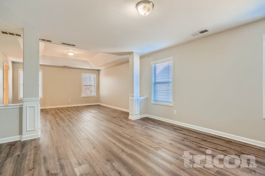 Building Photo - 3919 King Fisher Dr