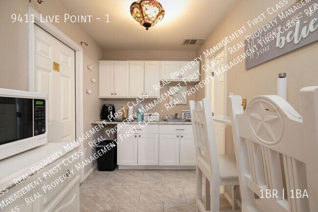 Building Photo - 9411 Live Point