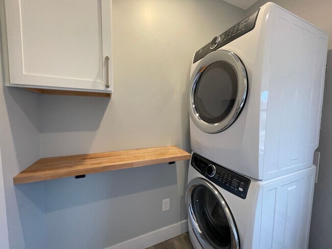 Building Photo - Beautiful One Bedroom in Cherry Hill - All Utilities Including WiFi are included!
