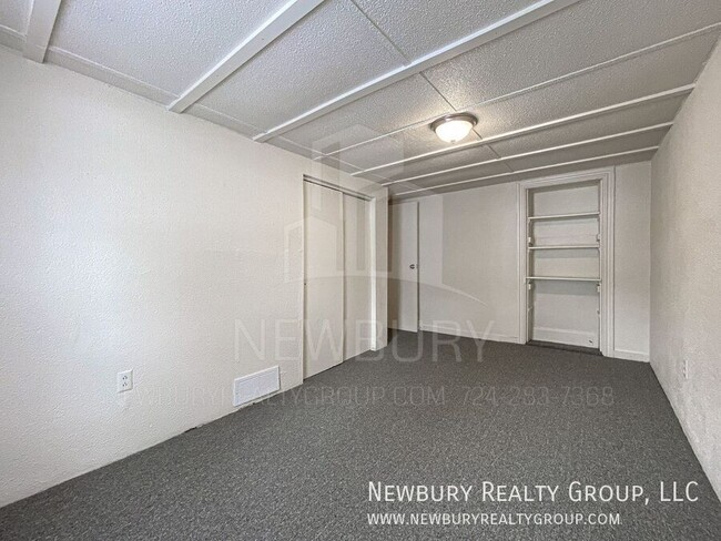 Building Photo - 29 Hickory St