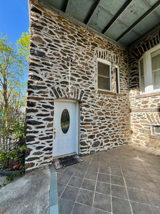 Building Photo - 161 Park Hill Ave