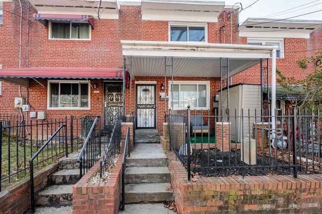 Building Photo - 4217 Gault Pl NE