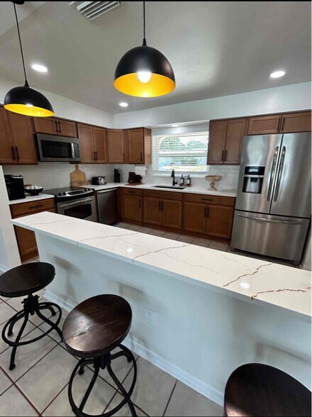 Building Photo - 1403 Stonehaven Way