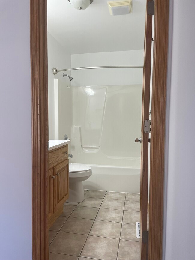 Building Photo - 2130 Westchester Ave