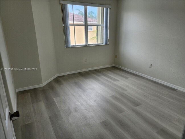 Building Photo - 10831 SW 240 Ln
