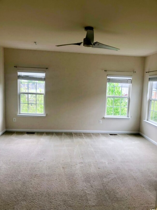 Building Photo - Gorgeous 3BR/2.5BA Townhome in Hyattsville