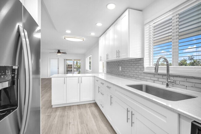 Building Photo - 1015 Spanish River Rd