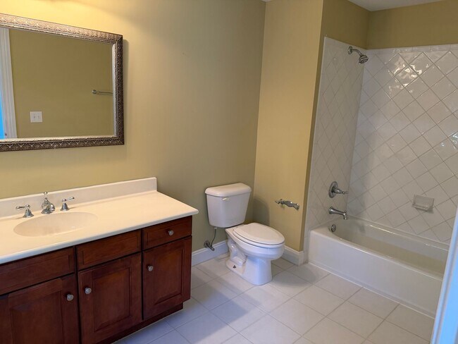 Building Photo - Luxury Living: 4 Bedroom home in Chapel Hill w/ spacious interior | 2 Year Lease Term