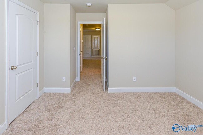 Building Photo - 3031 Greenway Cir SE