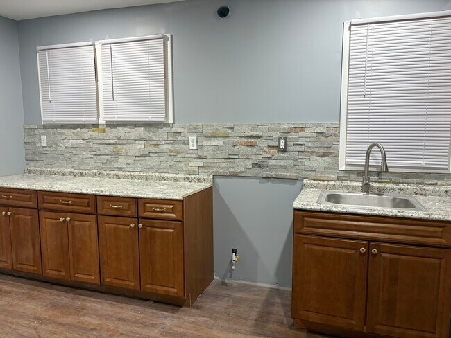 Building Photo - 15886 Northlawn St