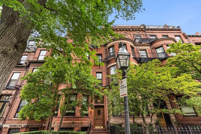 Building Photo - 275 Marlborough St