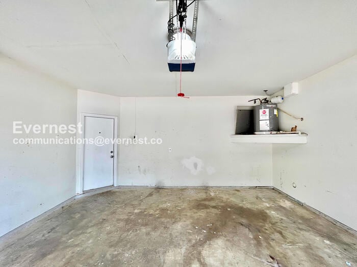 Building Photo - 130 Creek Cove Dr