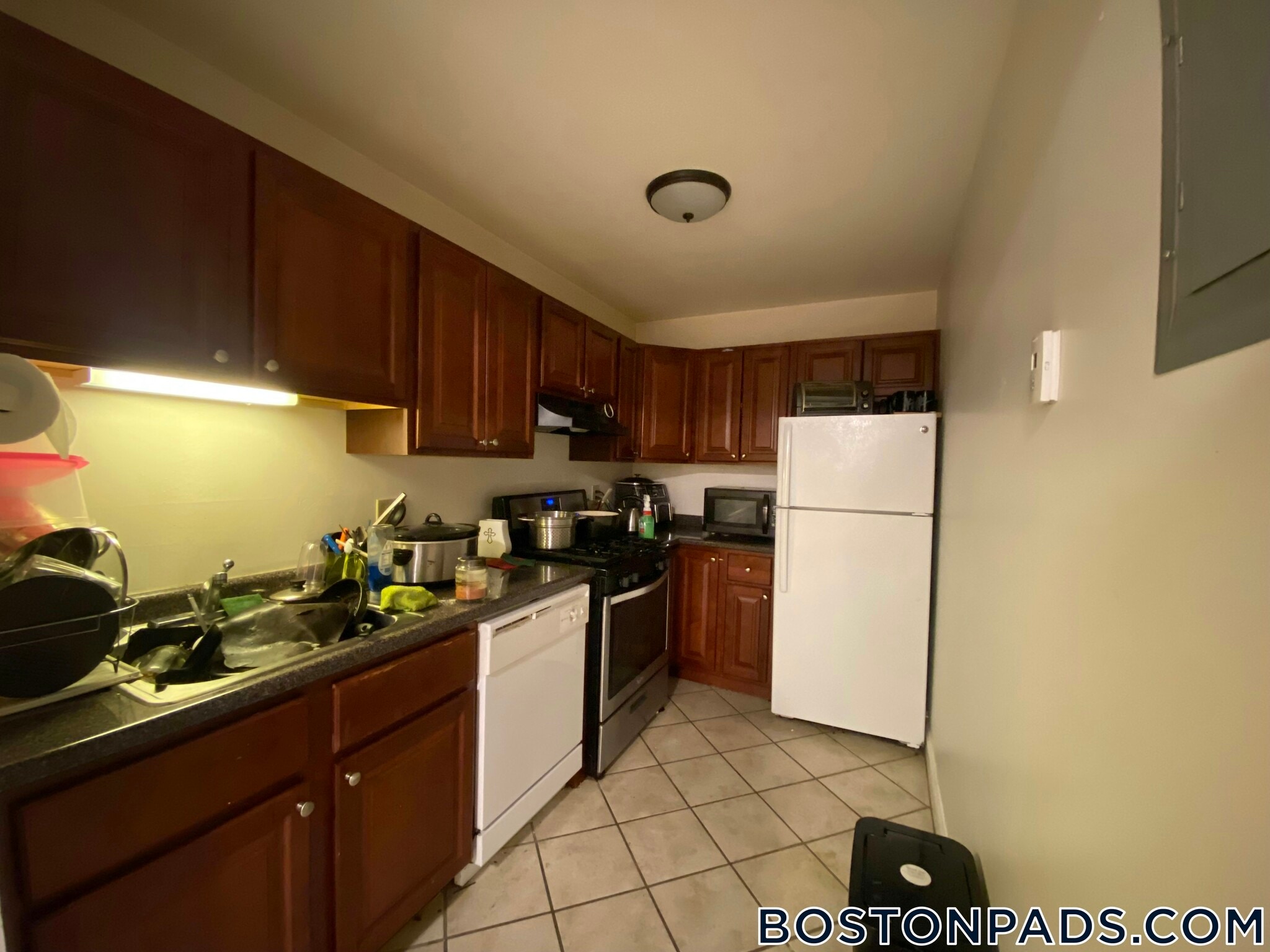 Building Photo - 140 Kenrick St