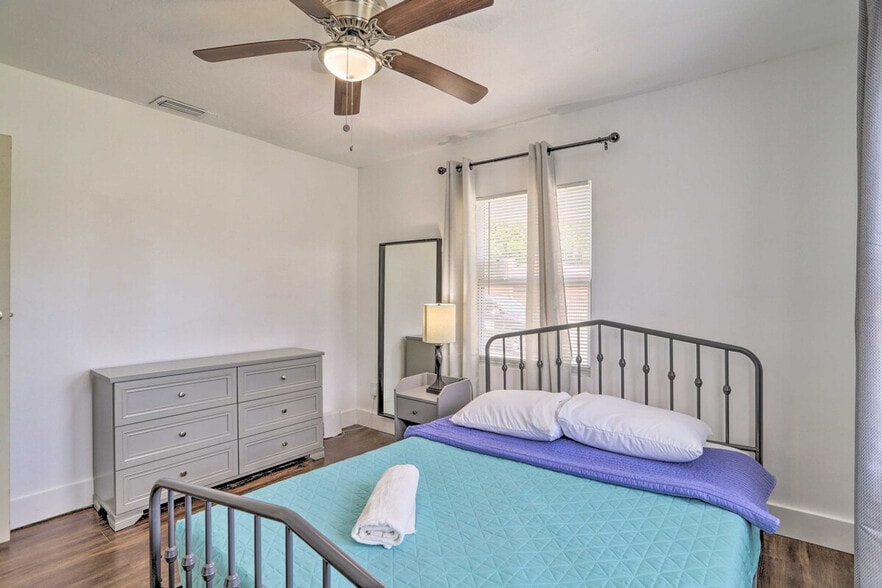 Building Photo - 1920 NW 47th St