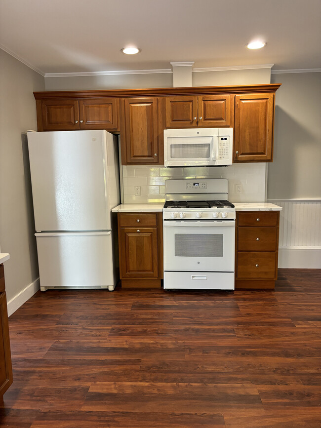 Kitchen - 1st Floor - 210 Echo Lake Rd