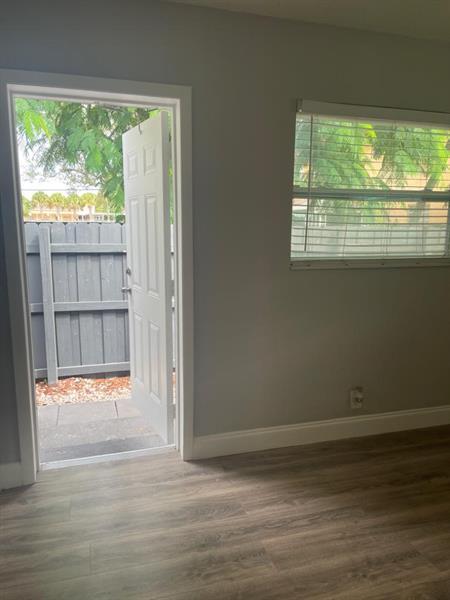 Building Photo - 732 SE 15th St