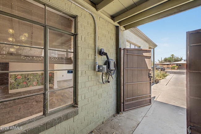 Building Photo - 1333 E Monte Vista Rd