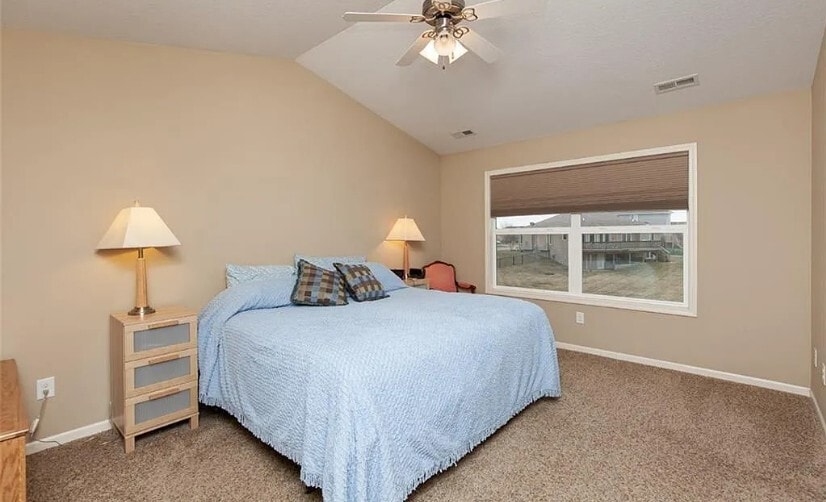 Master bedroom - 407 NE 46th St