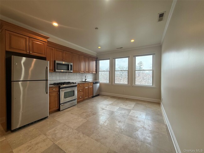 Building Photo - 123 Main St