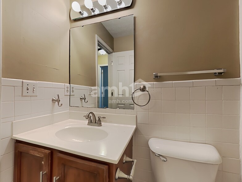 Building Photo - 6351 Hollingsworth Dr