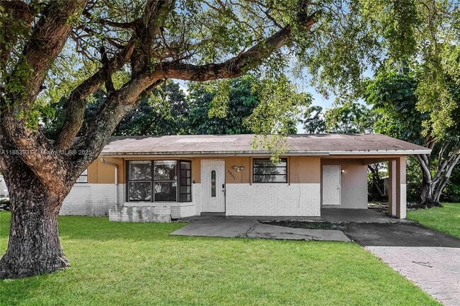 Primary Photo - 5801 Royal Palm Blvd