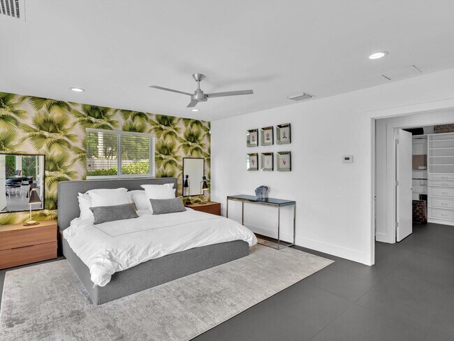 Building Photo - 1640 NE 43rd St