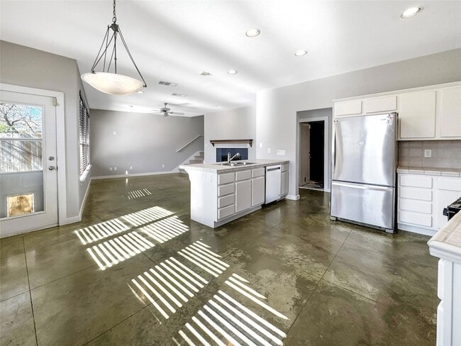 Building Photo - 2114 Goodrich Ave