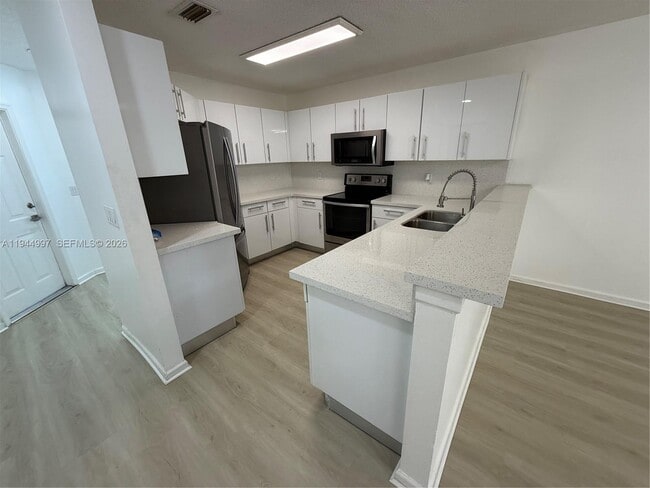 Building Photo - 973 Imperial Lake Rd