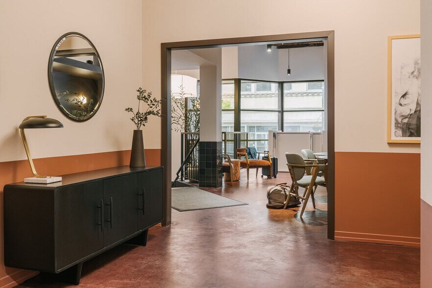 Building Photo - 555 W Jackson Blvd