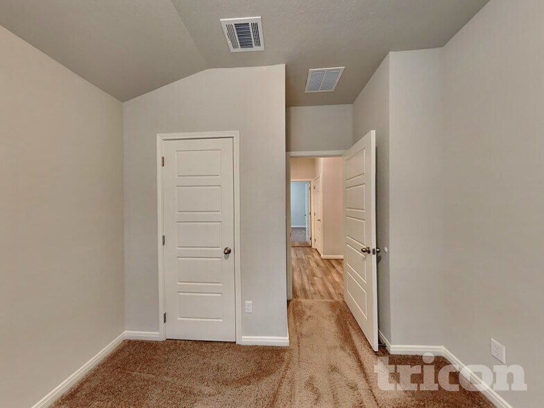 Building Photo - 5523 Shasta Pl