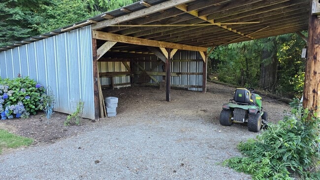 Building Photo - Beautiful 3 Bedroom Home on Acreage