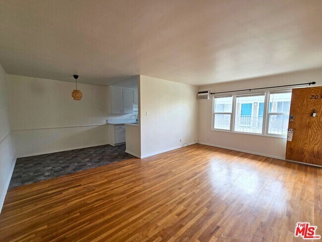 Building Photo - 7621 Hampton Ave