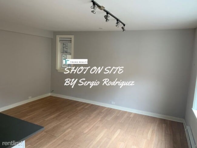 Building Photo - 3754 N Southport Ave