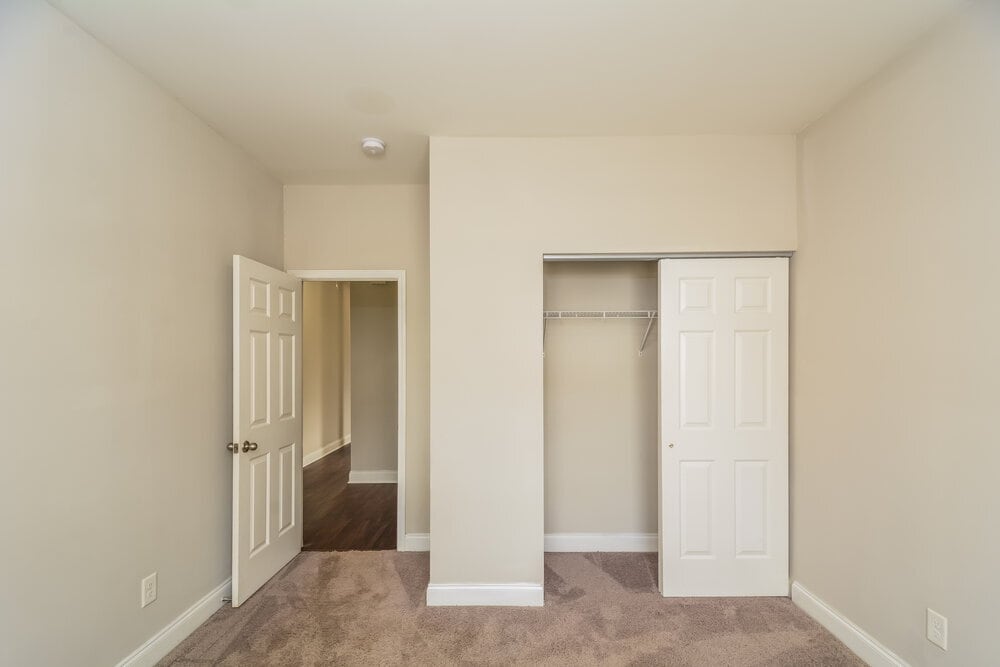 Building Photo - 233 Norwich Dr