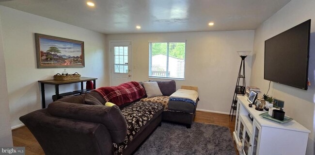 Building Photo - 3591 Laurel View Ct