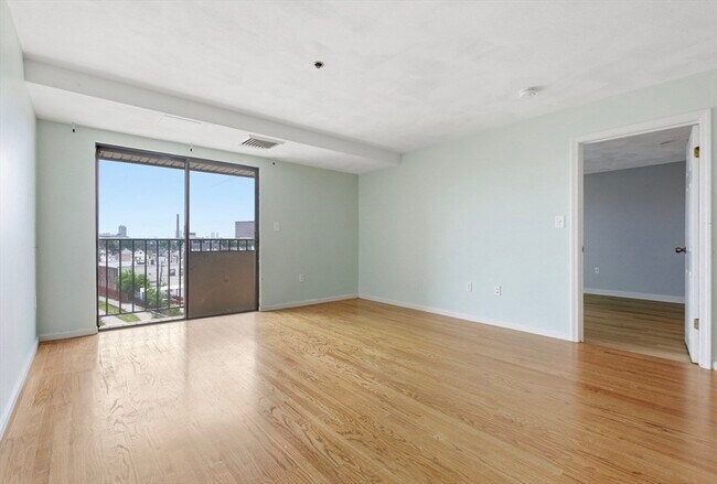 Building Photo - 39 Parlin St