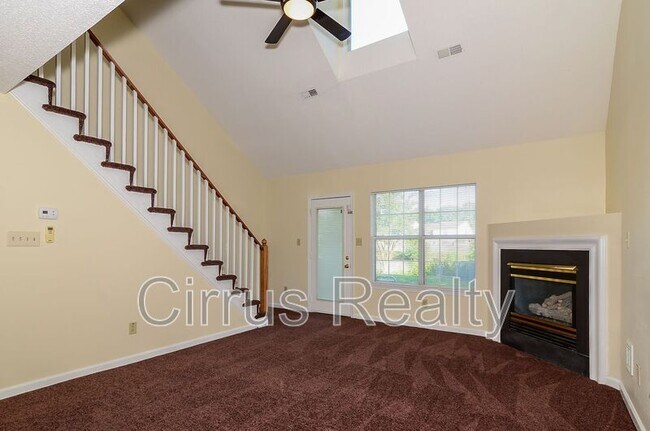 Building Photo - 381 Westview Dr