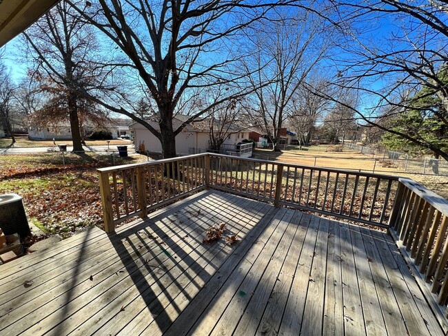 Building Photo - 3 Bedroom with Basement in Amanda Arnold School District