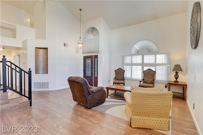 Building Photo - 4 BEDROOM HOME WITH PRIMARY BEDROOM DOWNST...