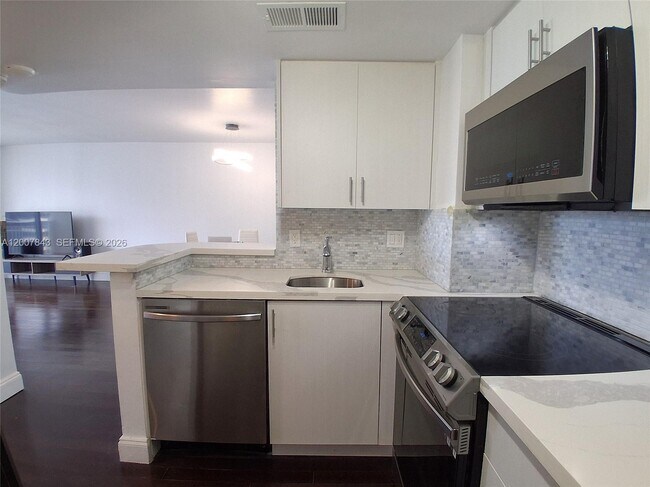 Building Photo - 770 Claughton Island Dr