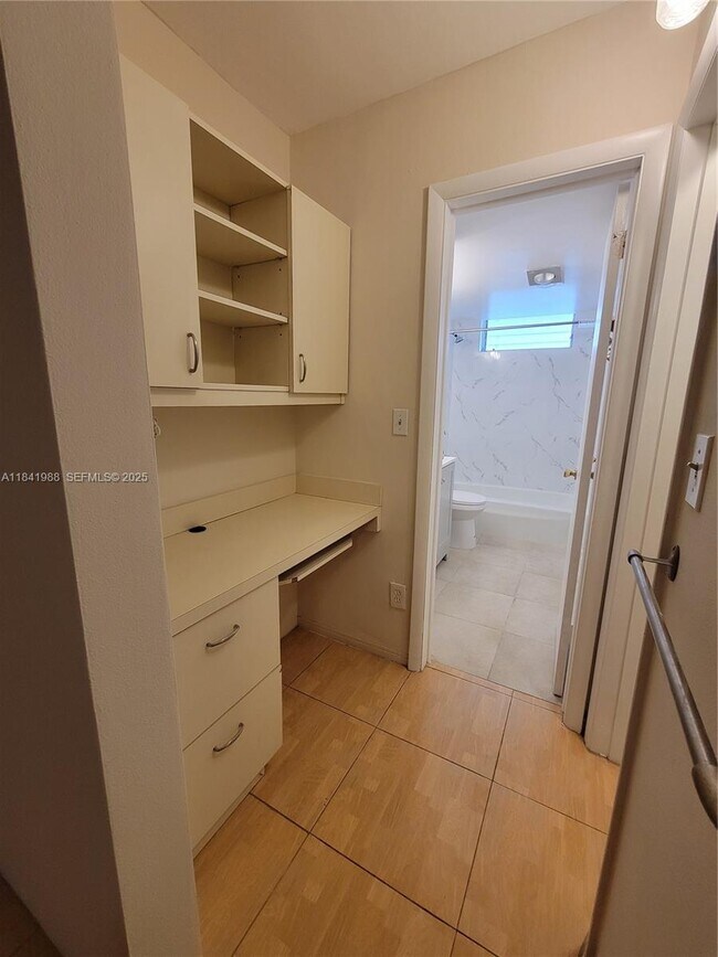 Building Photo - 2903 Point E Dr