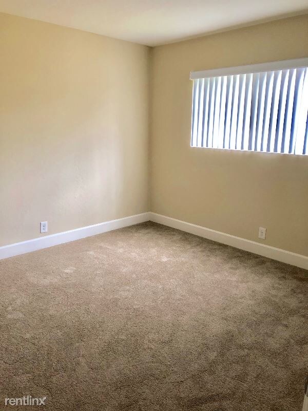 Building Photo - 953 Helen Ave