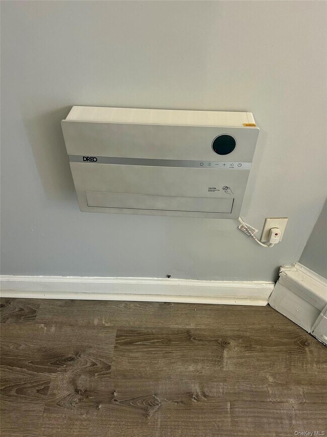 Building Photo - 85 E Valley Stream Blvd