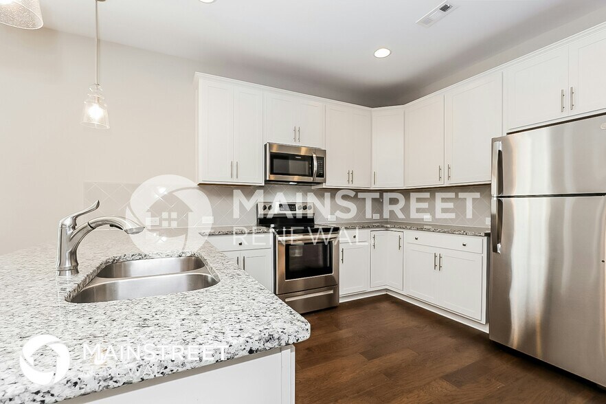 Building Photo - 608 Oakvale Ln