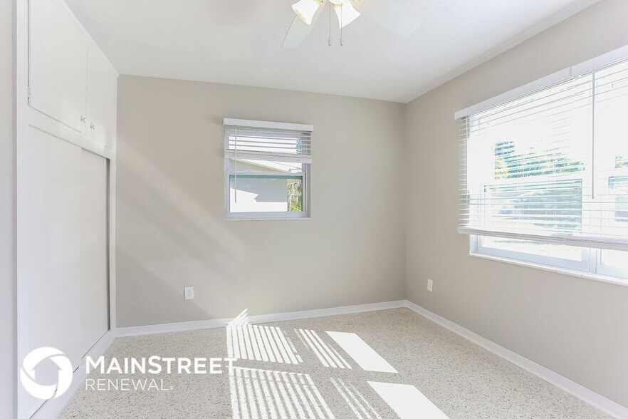 Building Photo - 7941 23rd Ave N